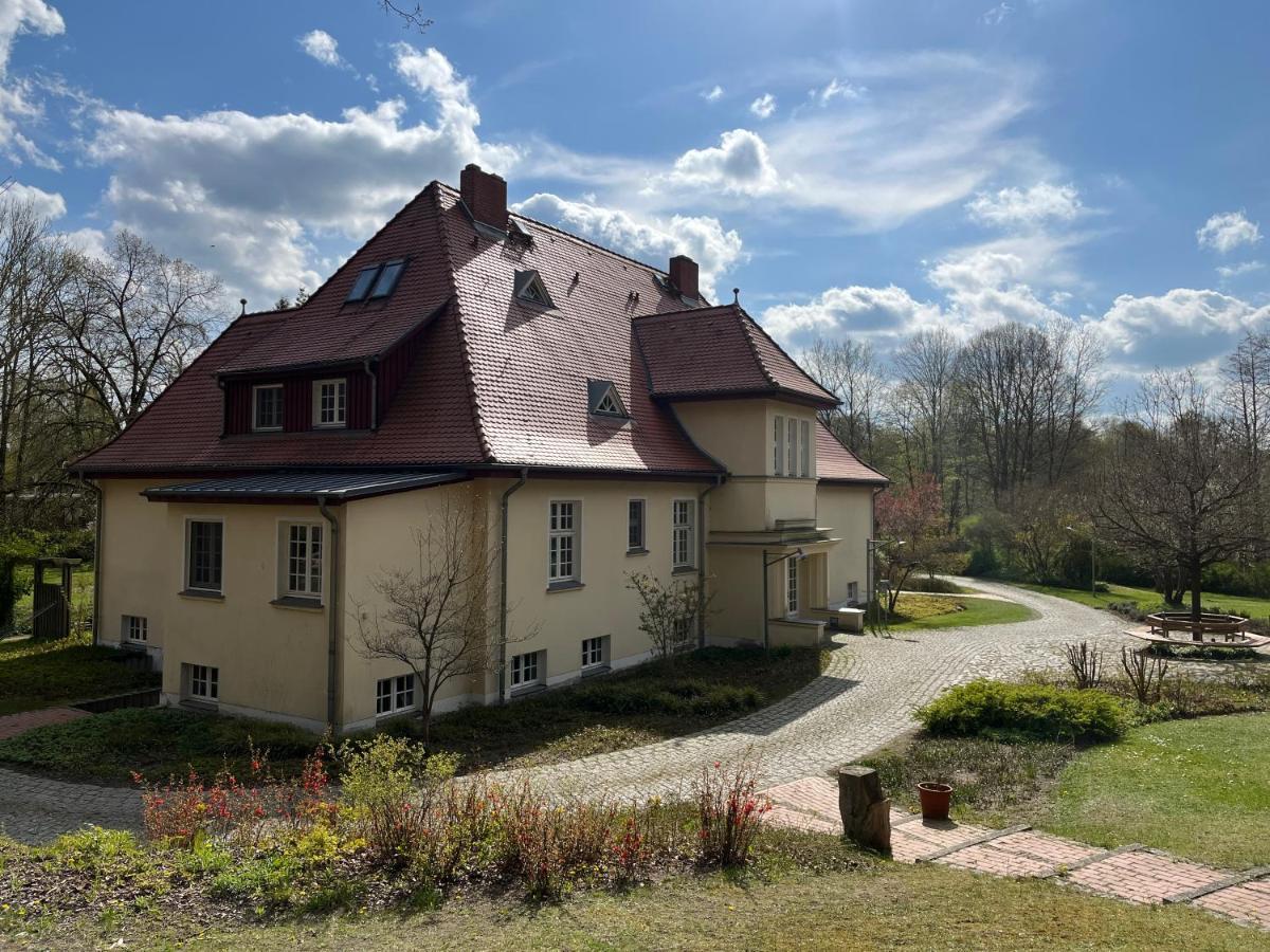 Gaestezimmer In Herrschaftlicher Villa Krakow am See Exterior foto